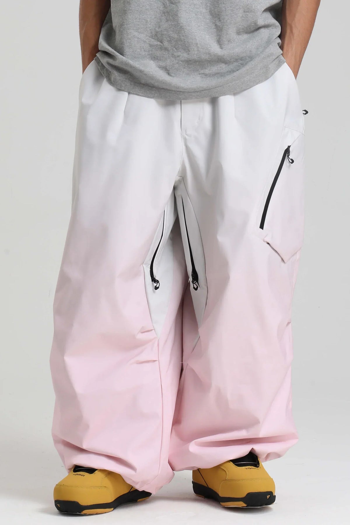 Baggy vs. Slim: Why Baggy Snowboard Trousers Are Making a Comeback